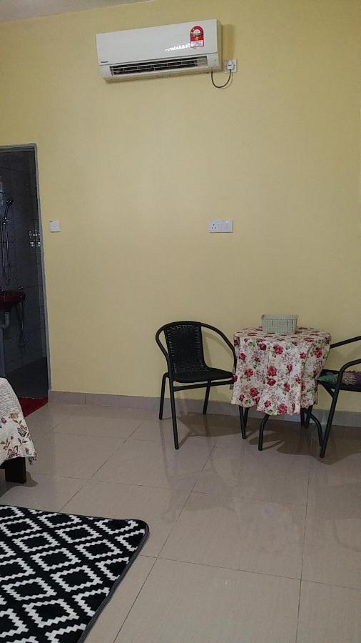 Dhia Irdina Homestay Paya Rewak Exterior photo